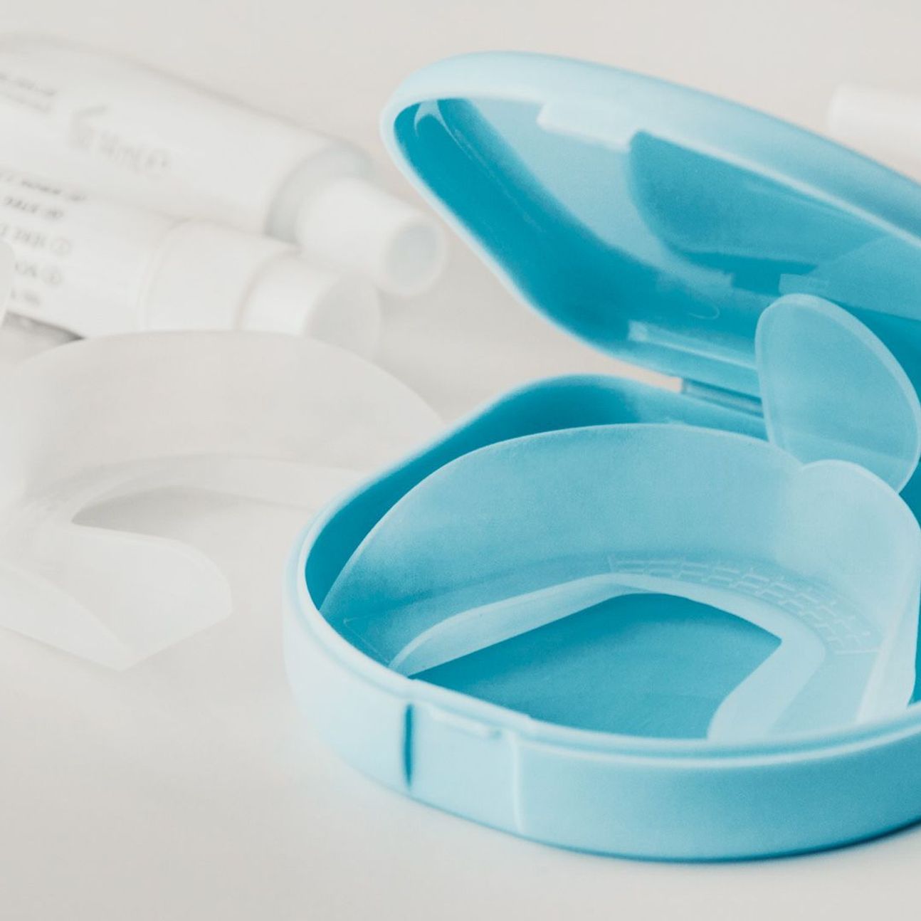 An image of a teeth whitening kit